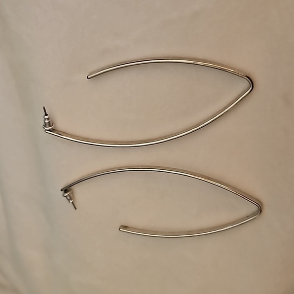 3/$30 Vintage Jumbo Elongated Linear Mod Silvertone Hoop Post Earrings - Picture 3 of 4